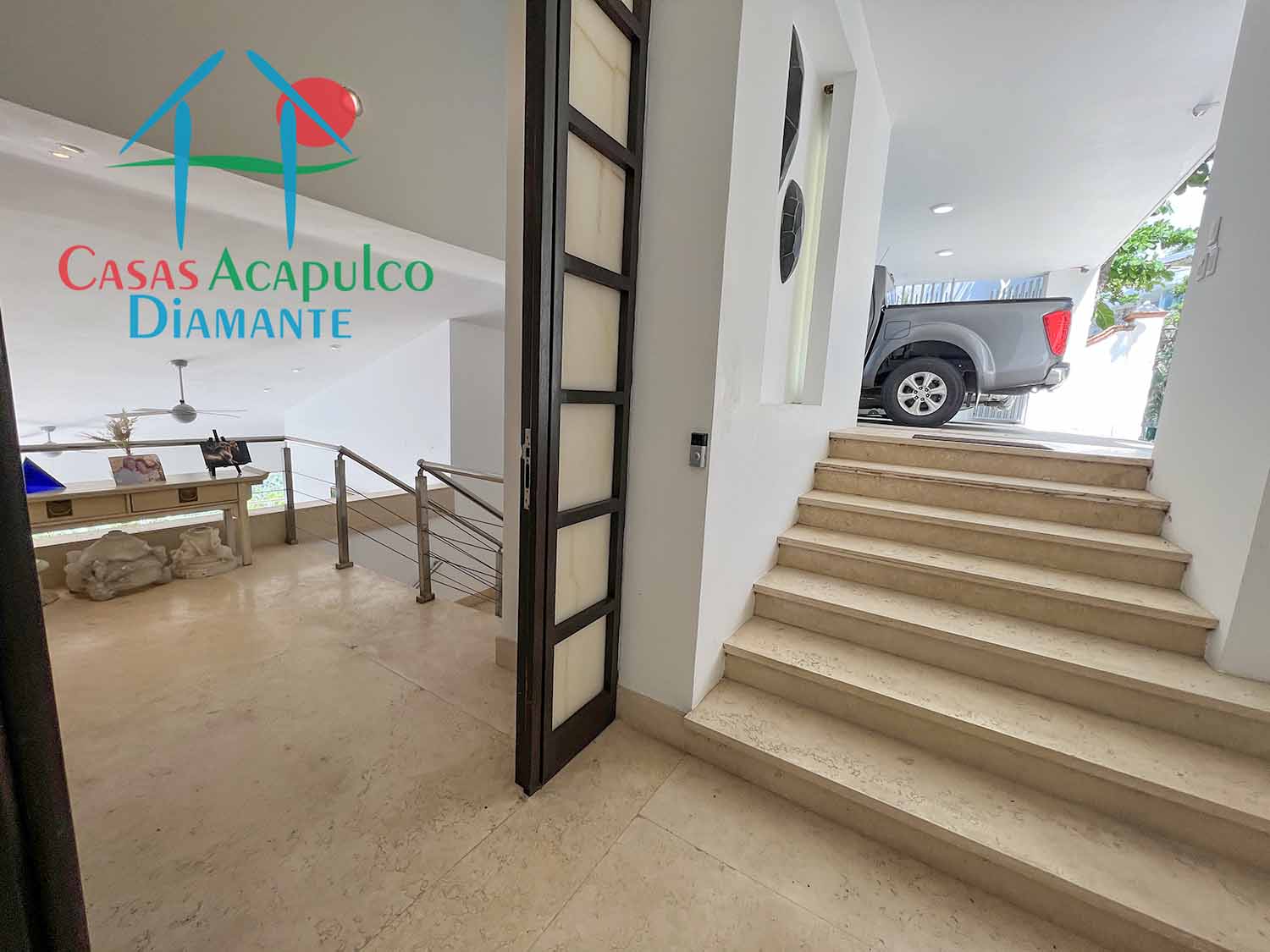 Casa Mezu - Vestíbulo de acceso 1